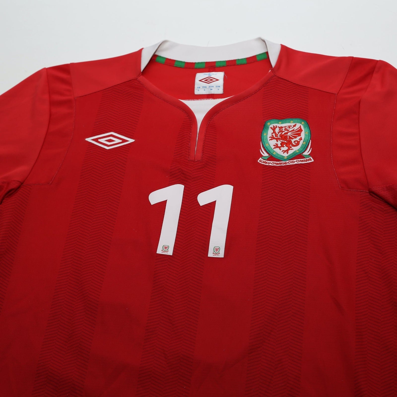 2011/12 Bale #11 Wales Vintage Umbro Home Football Shirt (S)