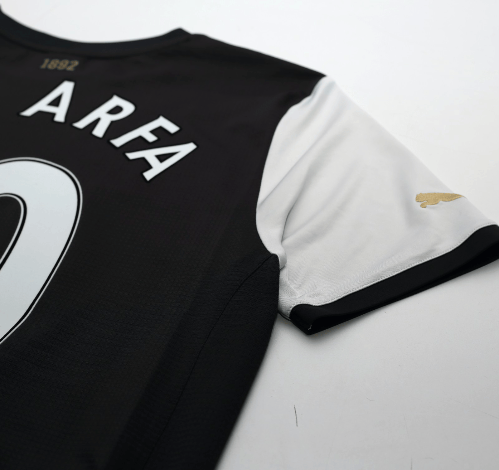 2011/12 BEN ARFA #10 Newcastle United Vintage PUMA Home Football Shirt (M)