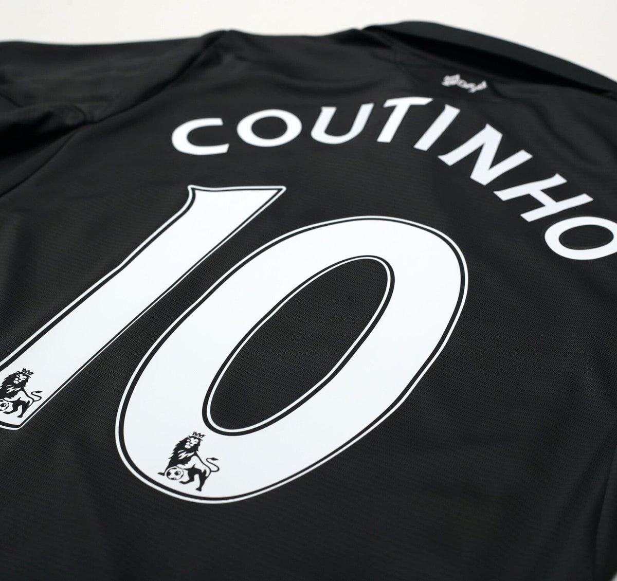 2015/16 COUTINHO #10 Liverpool Vintage New Balance Third Football Shirt (M)