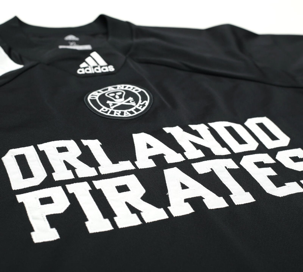 2017/18 ORLANDO PIRATES #37 Retro adidas Football Shirt Jersey (XL)