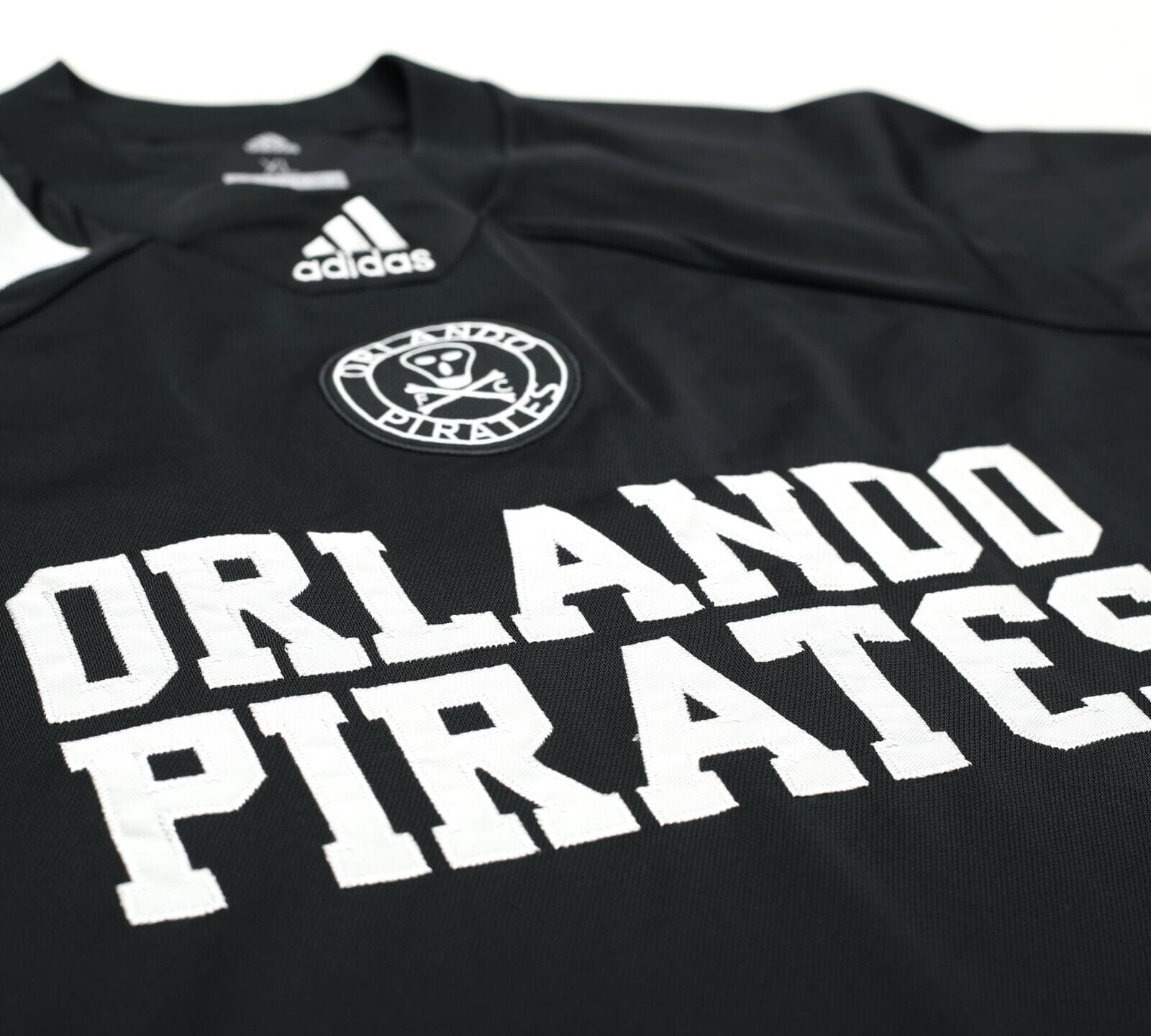 2017/18 ORLANDO PIRATES #37 Retro adidas Football Shirt Jersey (XL)