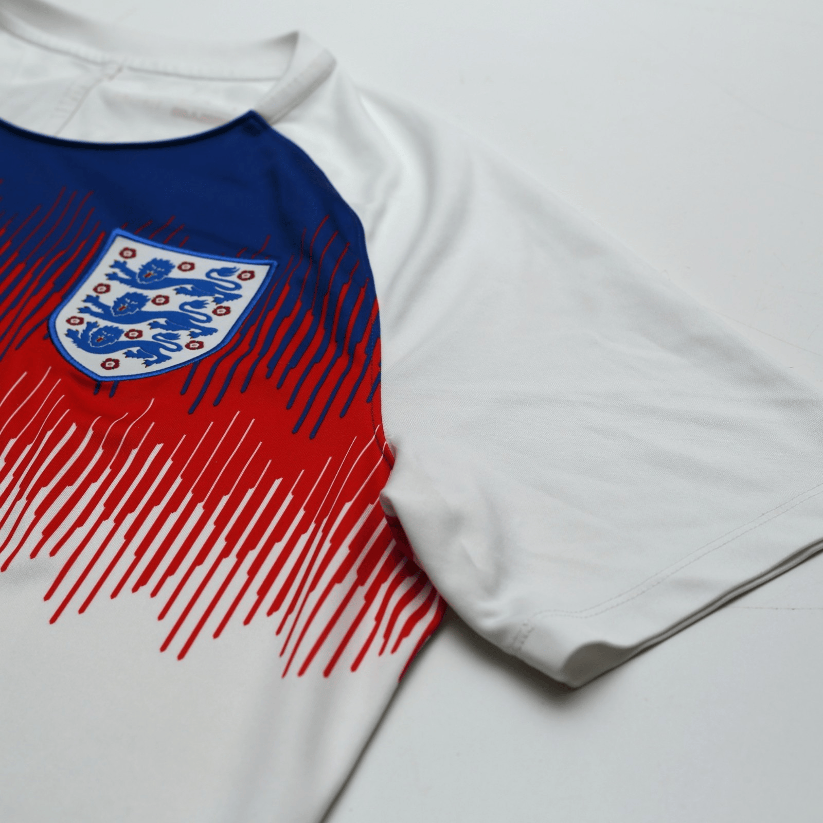 2018/20 England Nike Pre-Match Warm Up Football Shirt (L) World Cup 2018