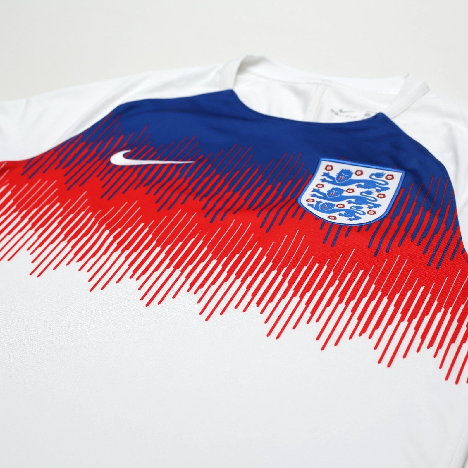 2018/20 England Nike Pre-Match Warm Up Football Shirt (M) World Cup 2018