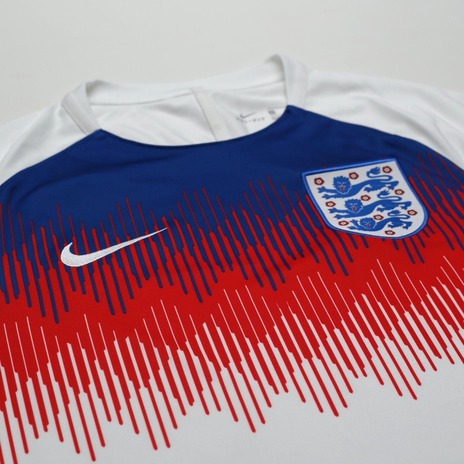 2018/20 England Nike Pre-Match Warm Up Football Shirt (M) World Cup 2018