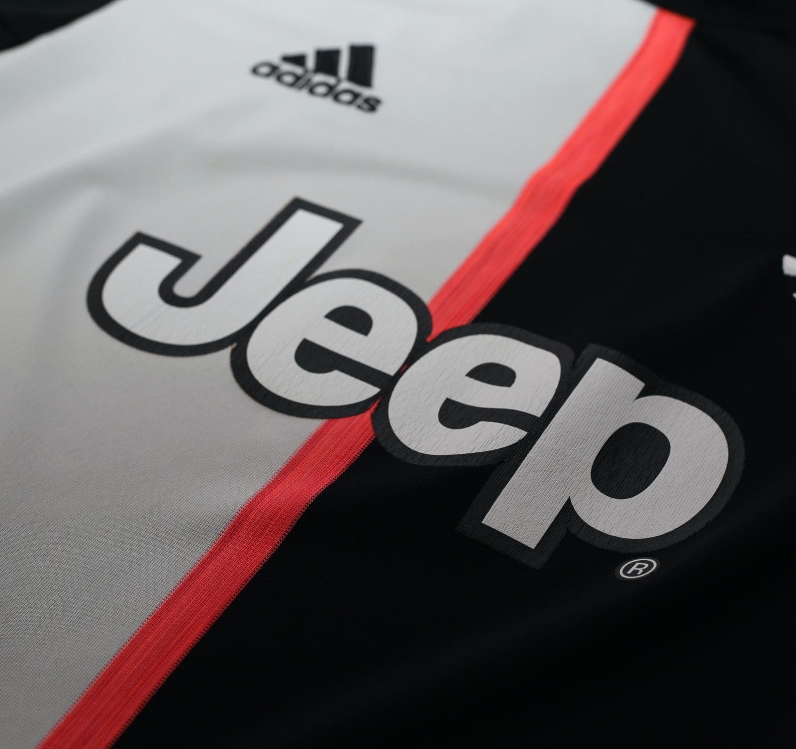 2019/20 RONALDO #7 Juventus adidas Home Football Shirt (M)