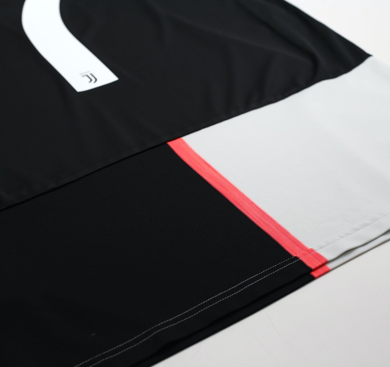 2019/20 RONALDO #7 Juventus adidas Home Football Shirt (M)