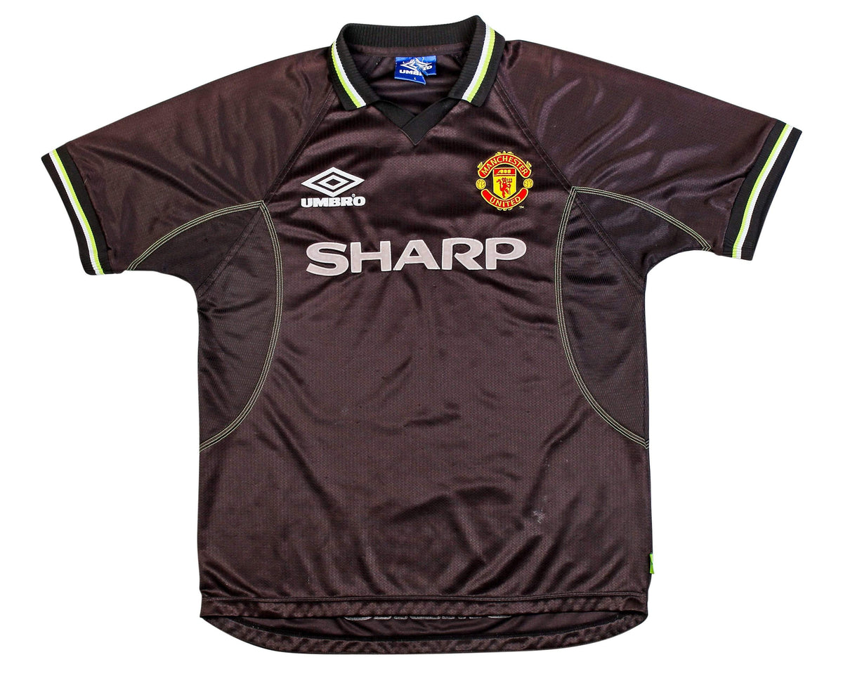 1998/00 Manchester United Umbro third football shirt in black with green trim