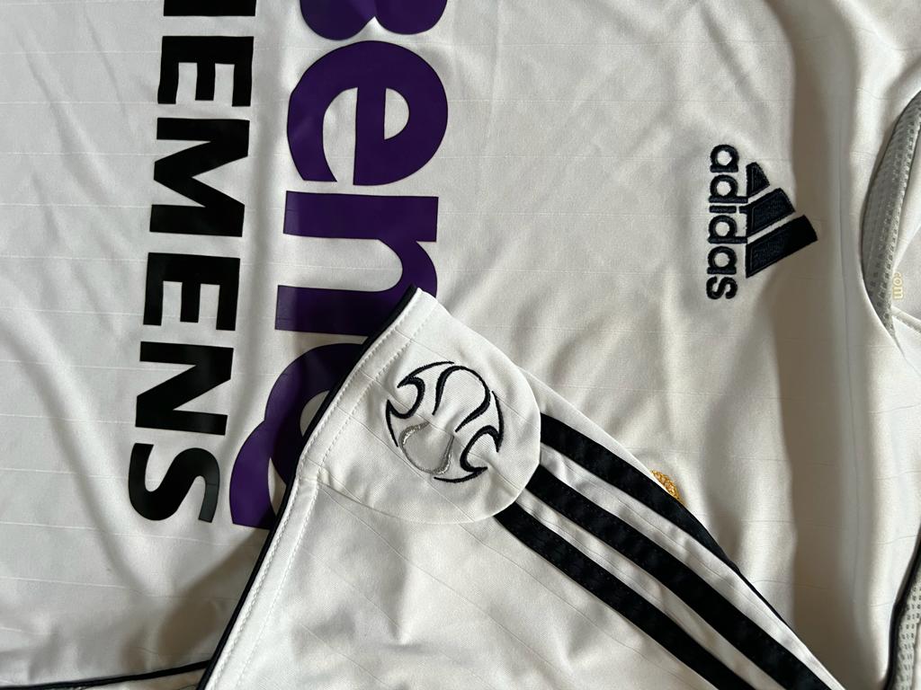 Football Shirt Collective 2006-07 Real Madrid home adidas shirt (M)